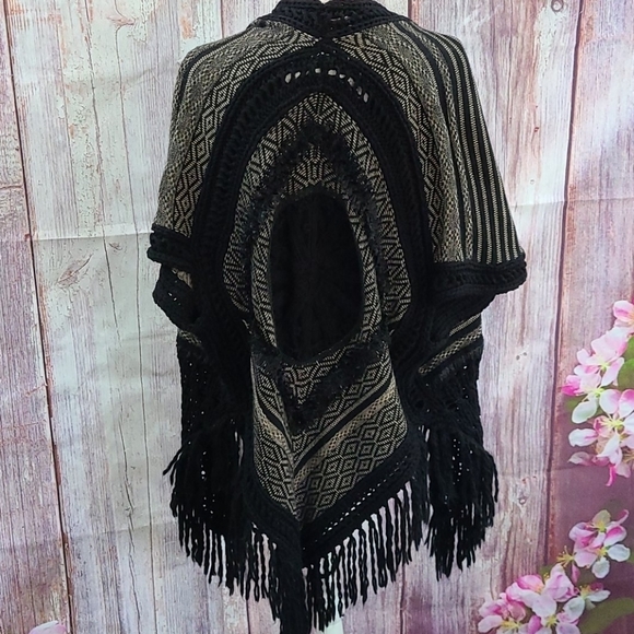 Gorgeous Woven Poncho with Lace Detail - Picture 1 of 5